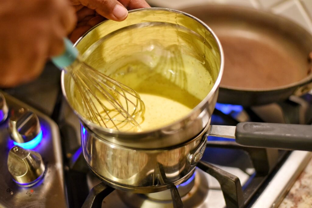 Making hollandaise sauce