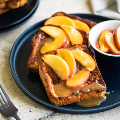 Set of 3 french toasts topped with caramelized apples