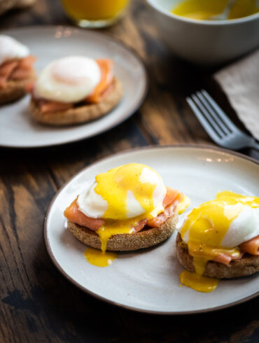 poached eggs with hollandaise sauce