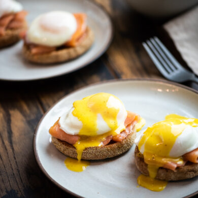 poached eggs with hollandaise sauce