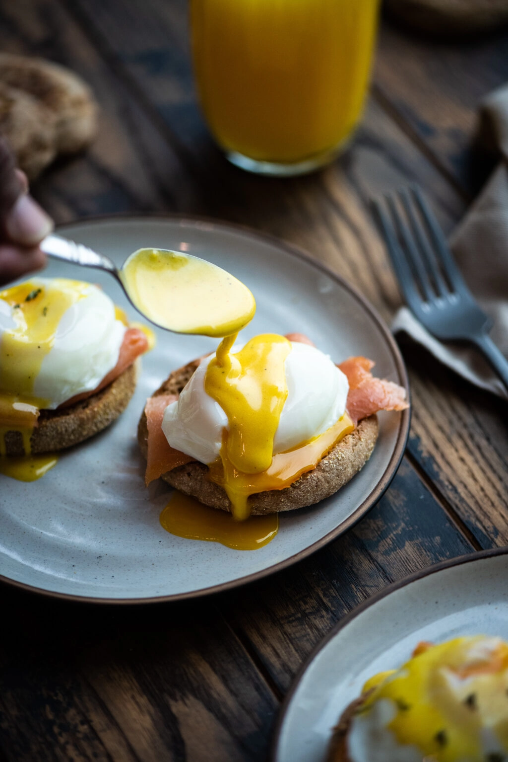 topping eggs benedict with hollandaise sauce