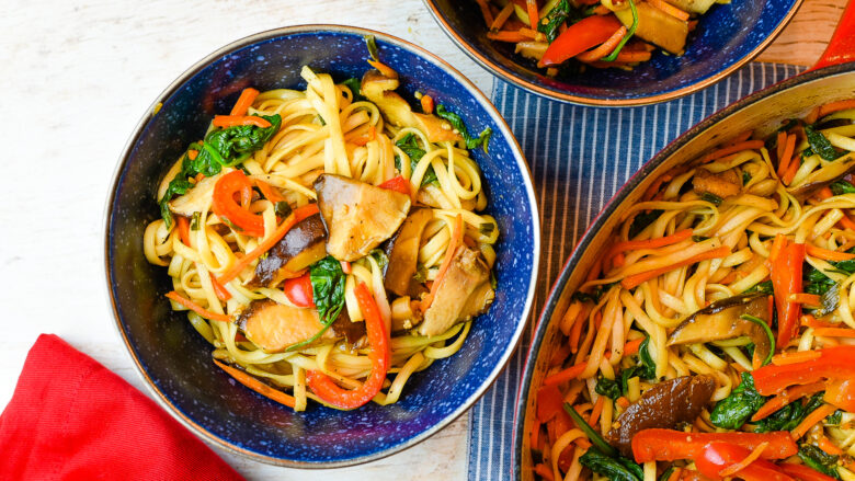 Easy Breezy Vegetable Lo Mein | Dude That Cookz