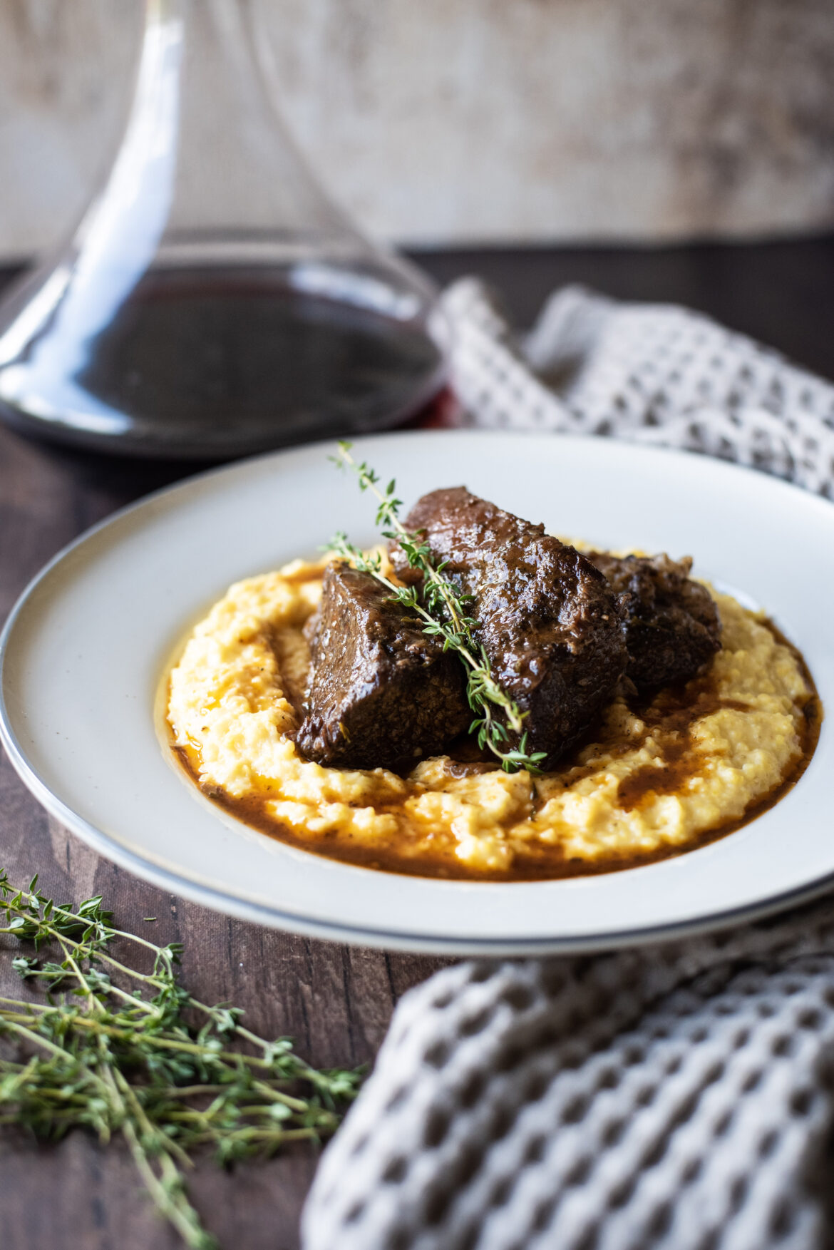 Braised Short Ribs with Cheesy Grits | Dude That Cookz