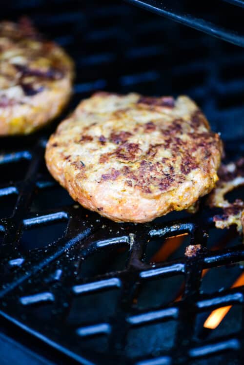 making turkey burgers on the grill