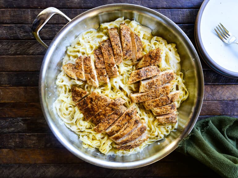 fettuccine alfredo pasta with cajun chicken
